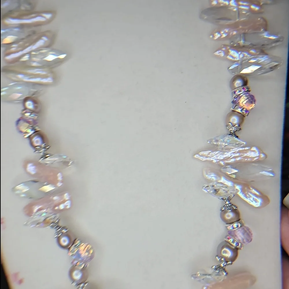 Stunning ARTISAN Freshwater Pearl/Crystal & Carved Mother Of Pearl Rose Necklace - Picture 5 of 14